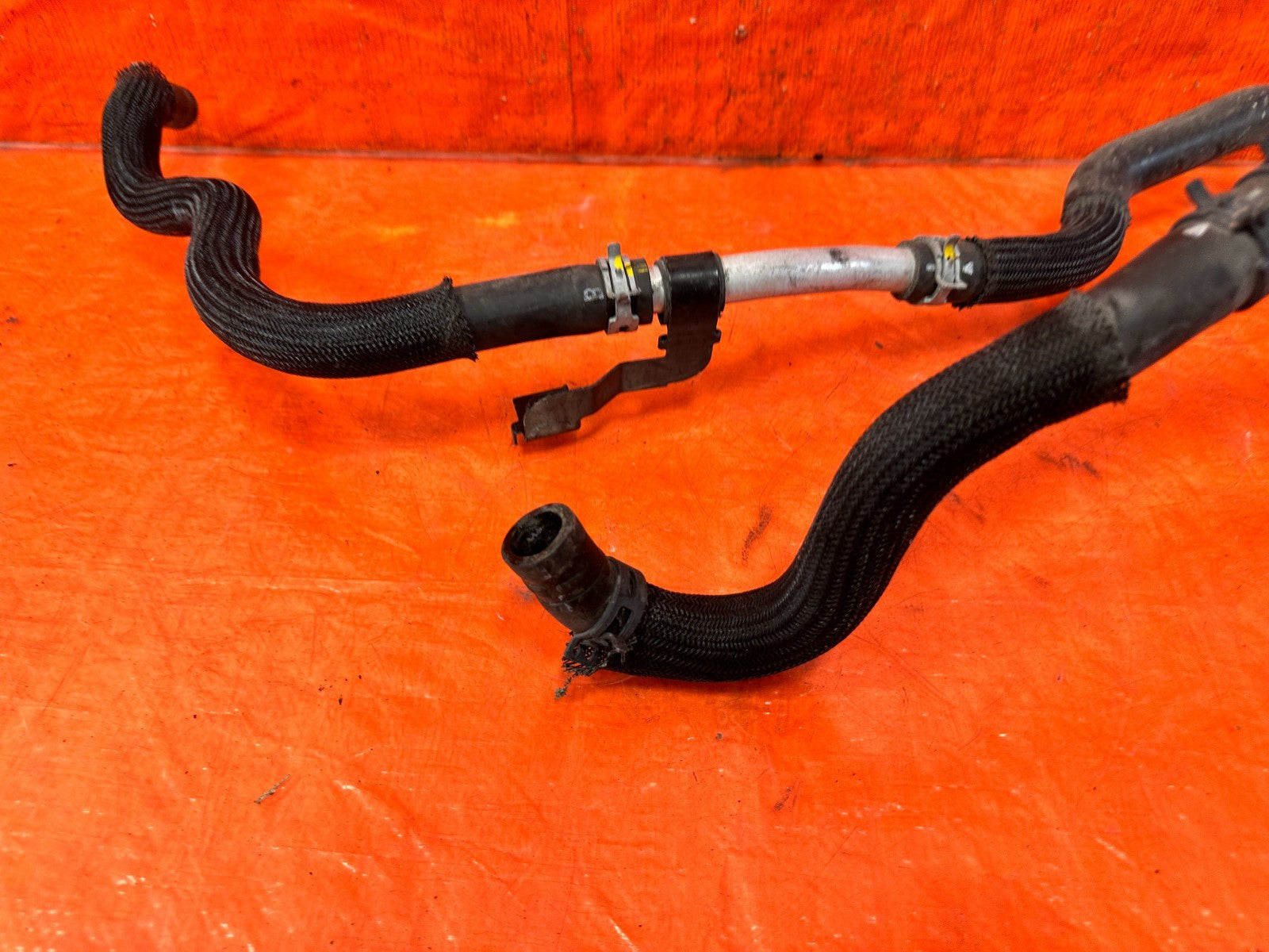 16 24 INFINITI Q50   3.0L   WATER PUMP HEAT EXCHANGER LINE PIPE HOSE OEM 3141