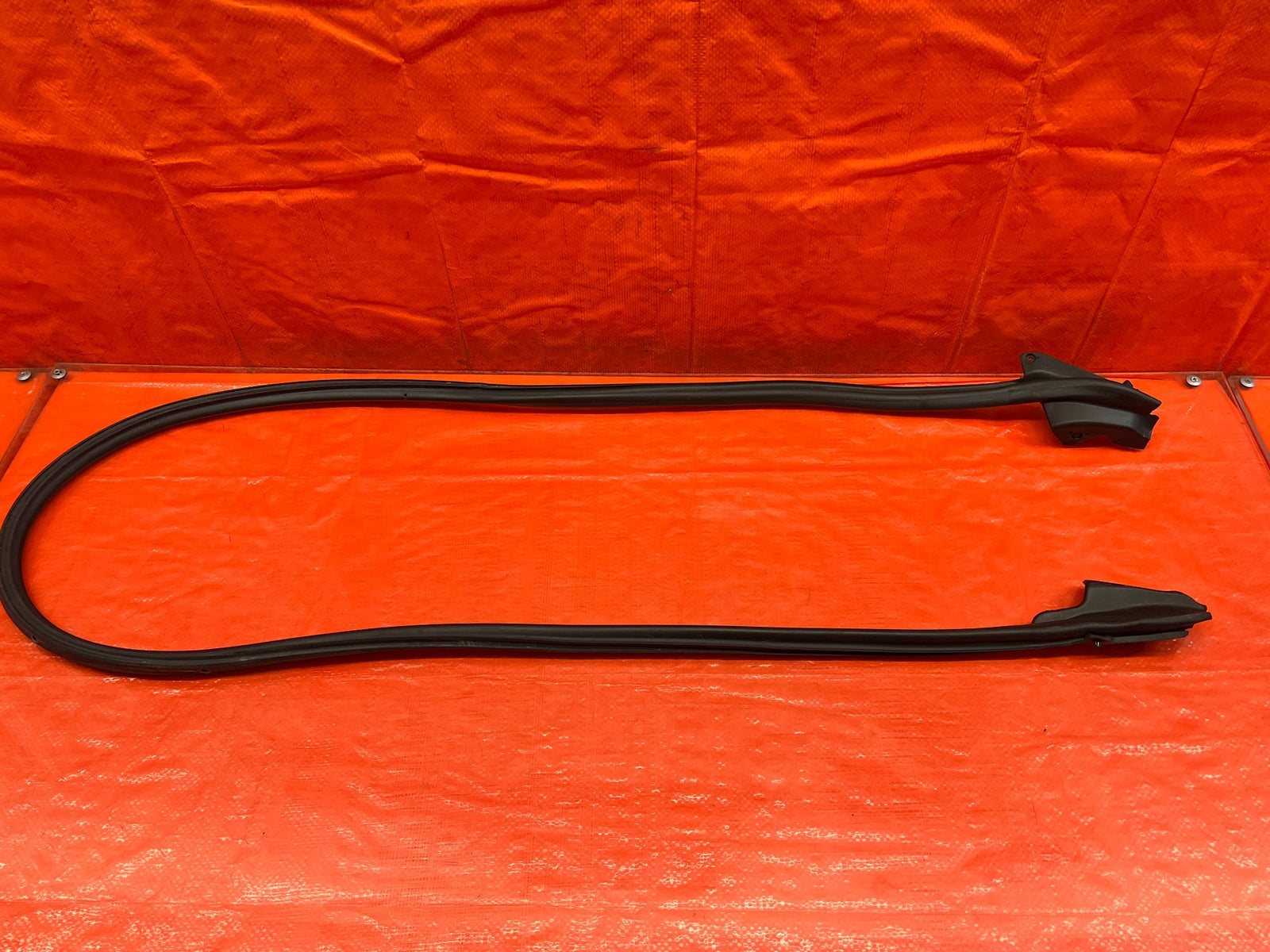 08 15 INFINITI G37 & Q60   RIGHT DOOR   LOWER WEATHER STRIP SEAL OEM #2070
