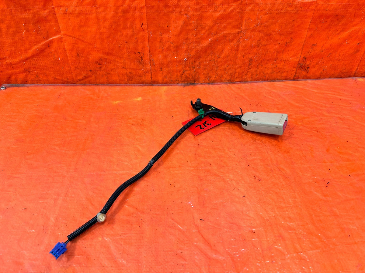 04-05 ACURA TSX - PASSENGER RIGHT FRONT SEAT BELT CLIP BUCKLE TAN OEM 3121