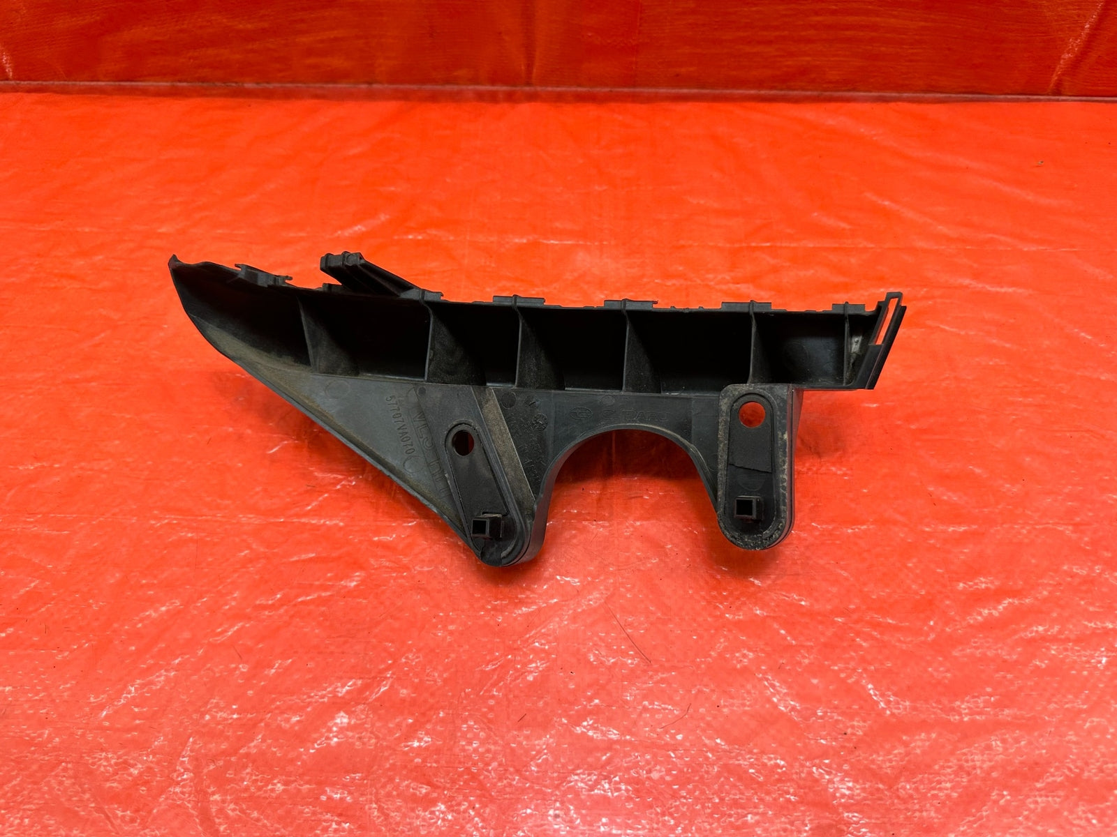 15 21 SUBARU WRX & STI   RIGHT REAR BUMPER COVER BRACKET CLIP RETAINER   OEM 18312