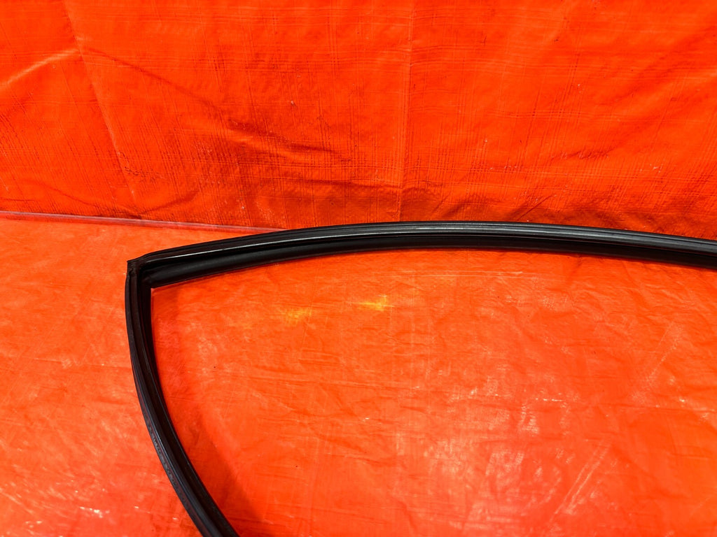 06 11 CIVIC 4D SEDAN   PASSENGER RIGHT REAR WEATHER STRIP RUN CHANNEL OEM #2708