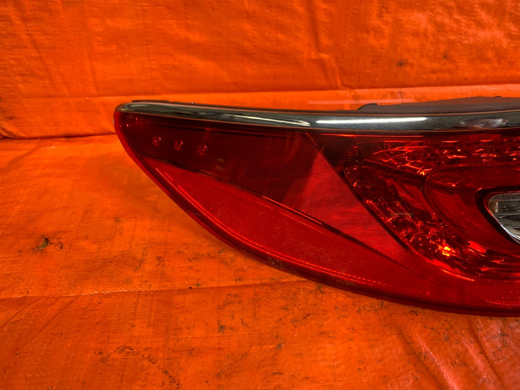 12 17 HYUNDAI AZERA   DRIVER LEFT QUARTER PANEL MOUNTED   TAIL LIGHT LAMP   OEM4