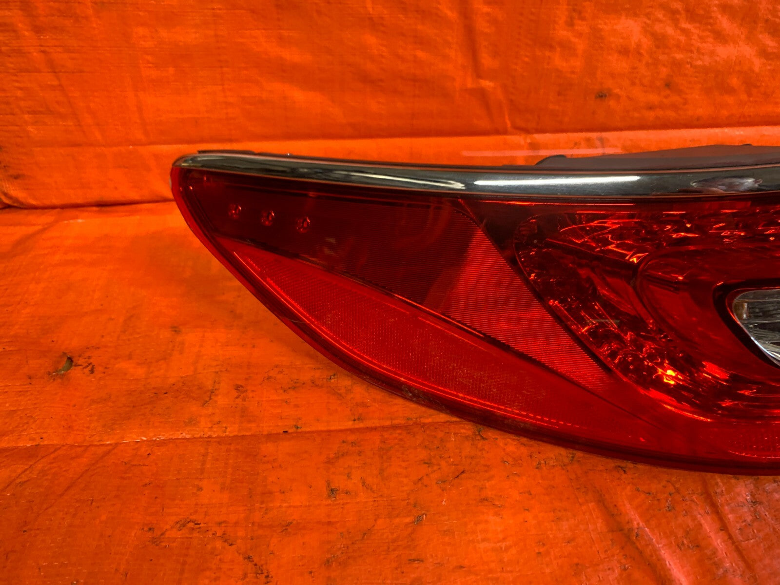 12 17 HYUNDAI AZERA   DRIVER LEFT QUARTER PANEL MOUNTED   TAIL LIGHT LAMP   OEM4