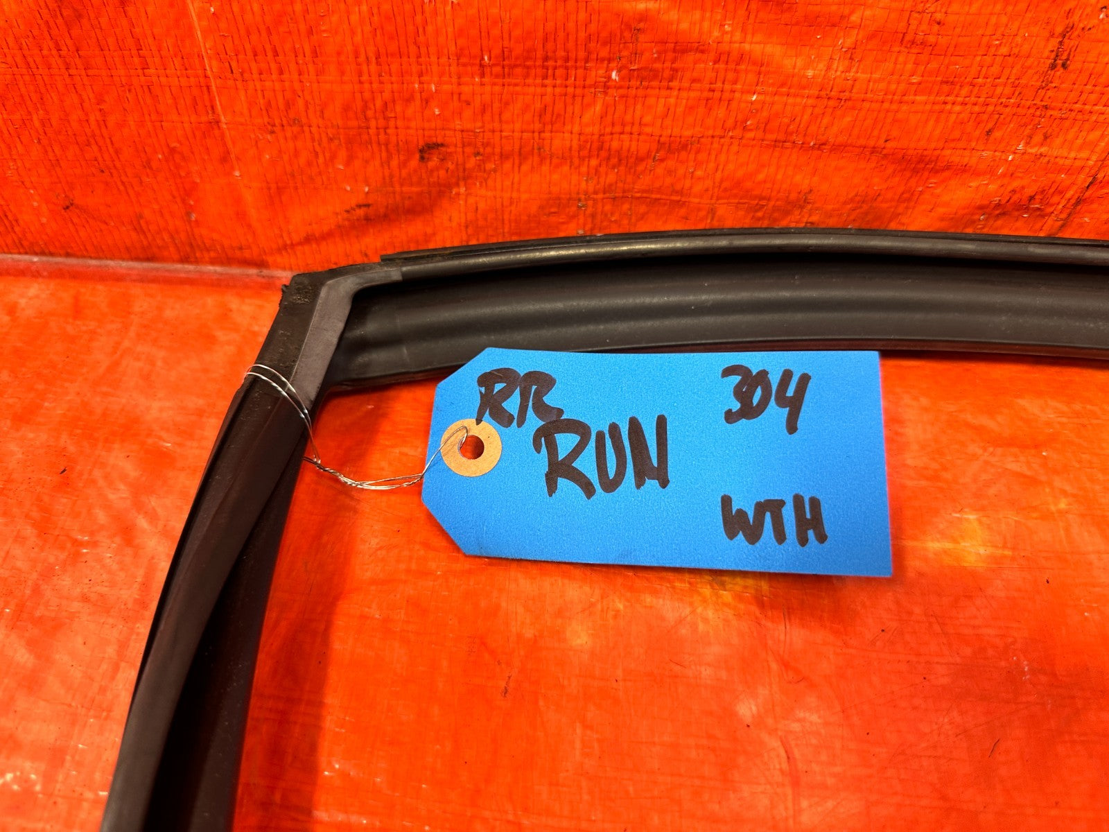 04 08 ACURA TSX   PASSENGER RIGHT REAR WINDOW GLASS RUN CHANNEL   OEM #3043