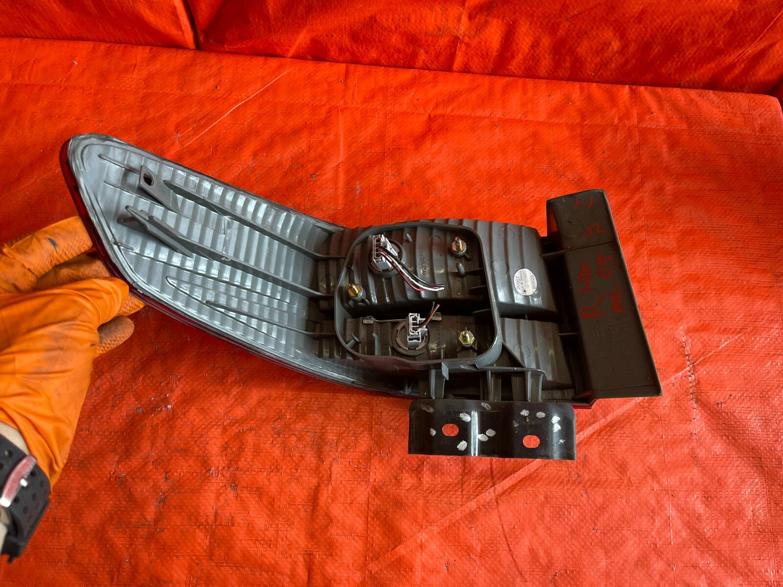 03 05 HONDA ACCORD   4 DOOR   PASSENGER RIGHT   OUTER QUARTER PANEL TAIL LIGHT7