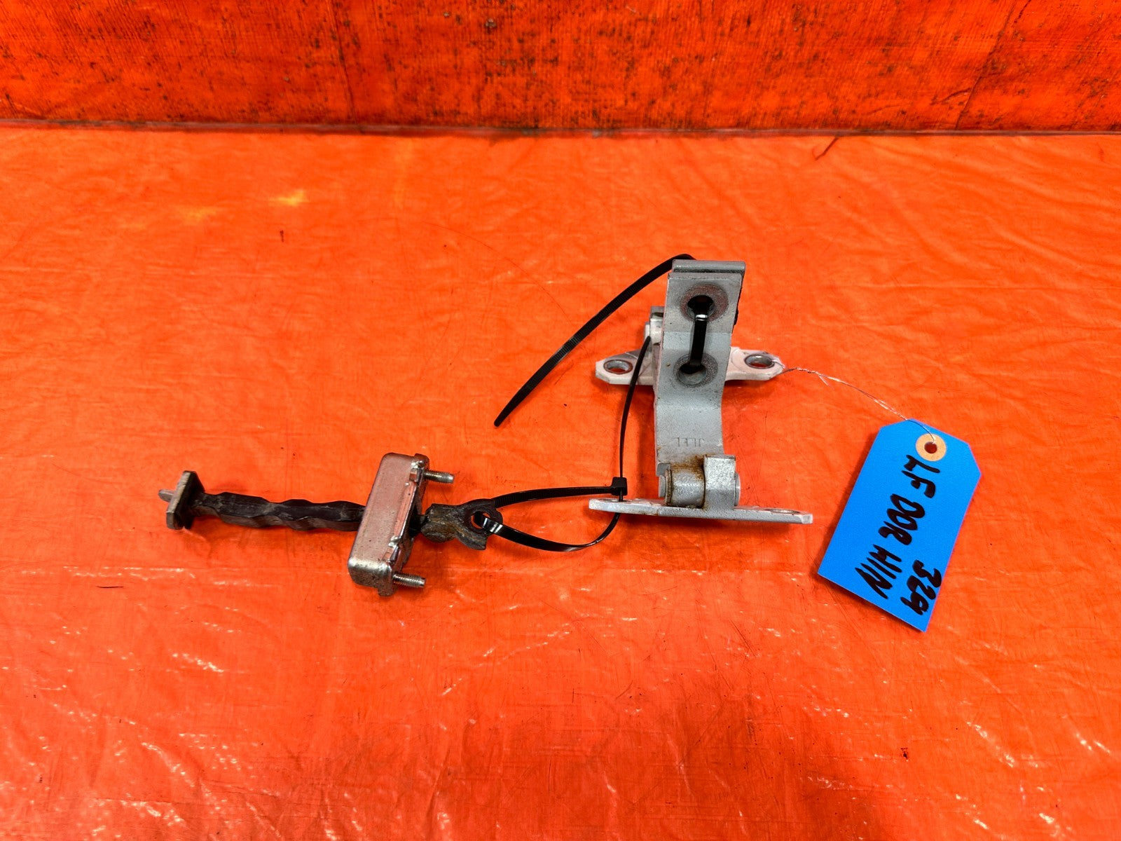 09 15 INFINITI G37 CONVERTIBLE   DOOR HINGES   UPPER & LOWER   LEFT SIDE OEM 3291