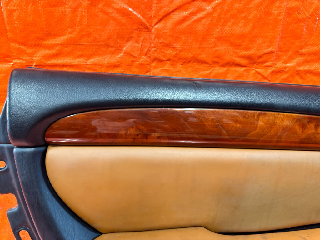 02 05 LEXUS SC430   DRIVER LEFT DOOR PANEL   BLACK N PEANUT BUTTER OEM 28811