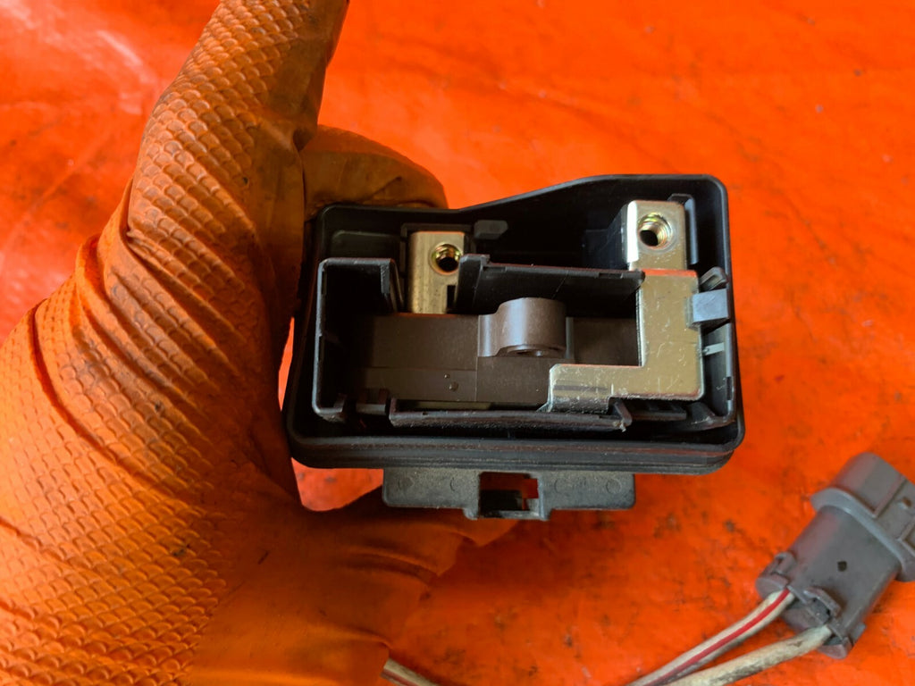 OEM 2003 03 HONDA S2000   UNDER DRIVER LEFT FENDER SMALL FUSE BOX5