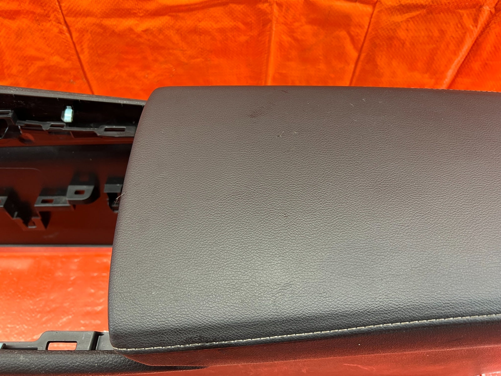 18 21 HONDA ACCORD SPORT   ARM REST / CENTER CONSOLE STORAGE COMPARTMENT OEM 1845