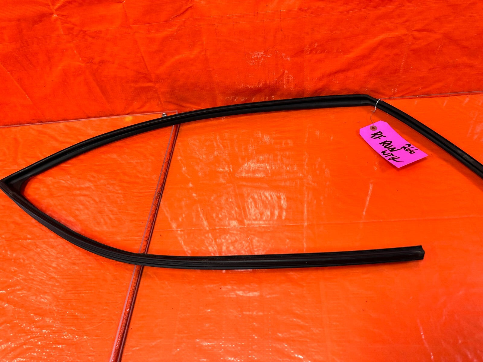 08 12 HONDA ACCORD SEDAN   RIGHT FRONT WINDOW GLASS RUN CHANNEL OEM #2665