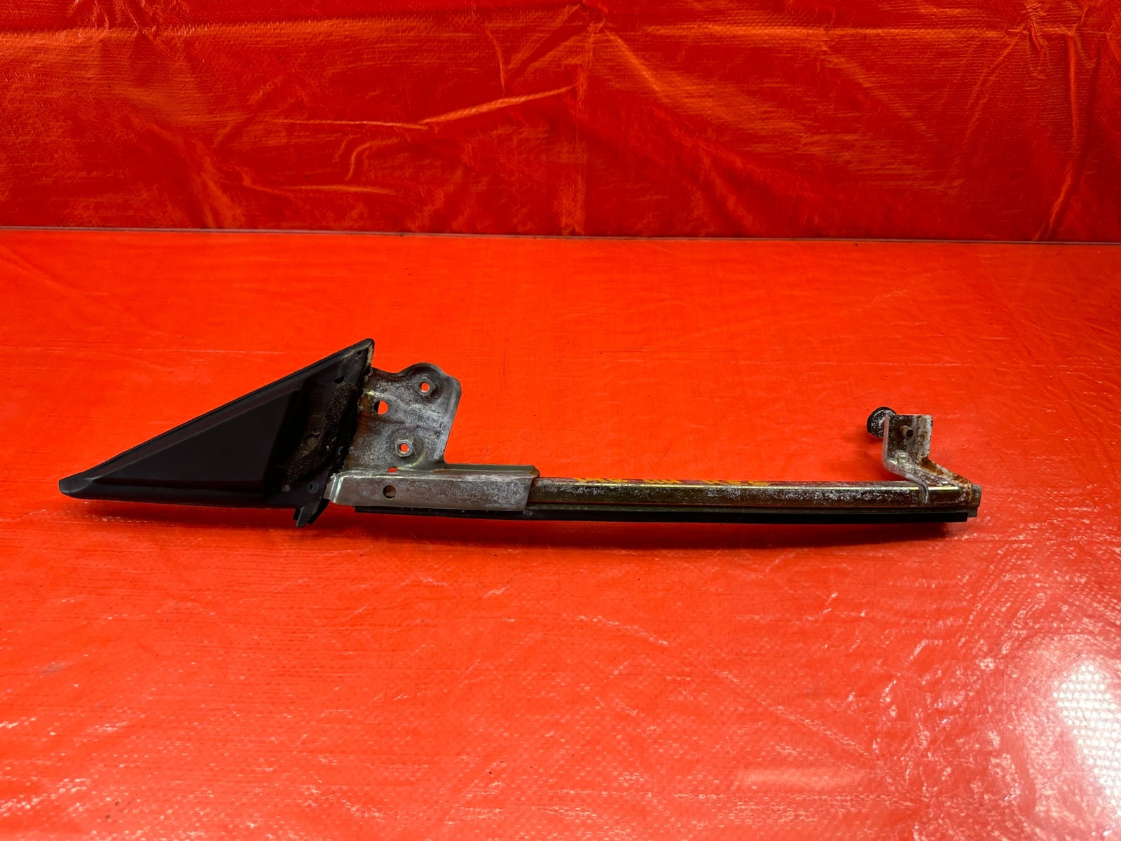 00 09 HONDA S2000   PASSENGER RIGHT   DOOR SASH   OEM FACTORY #1980