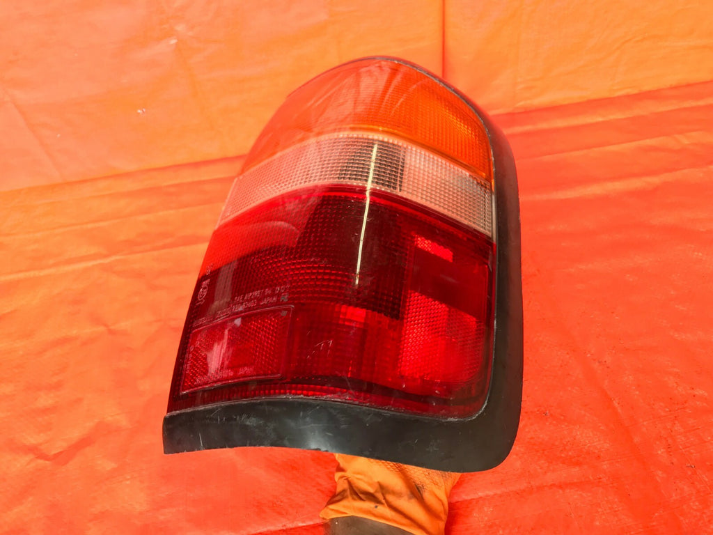 OEM 1996 1997 1998 NISSAN PATHFINDER PASSENGER RIGHT TAIL LIGHT LAMP 96 97 984