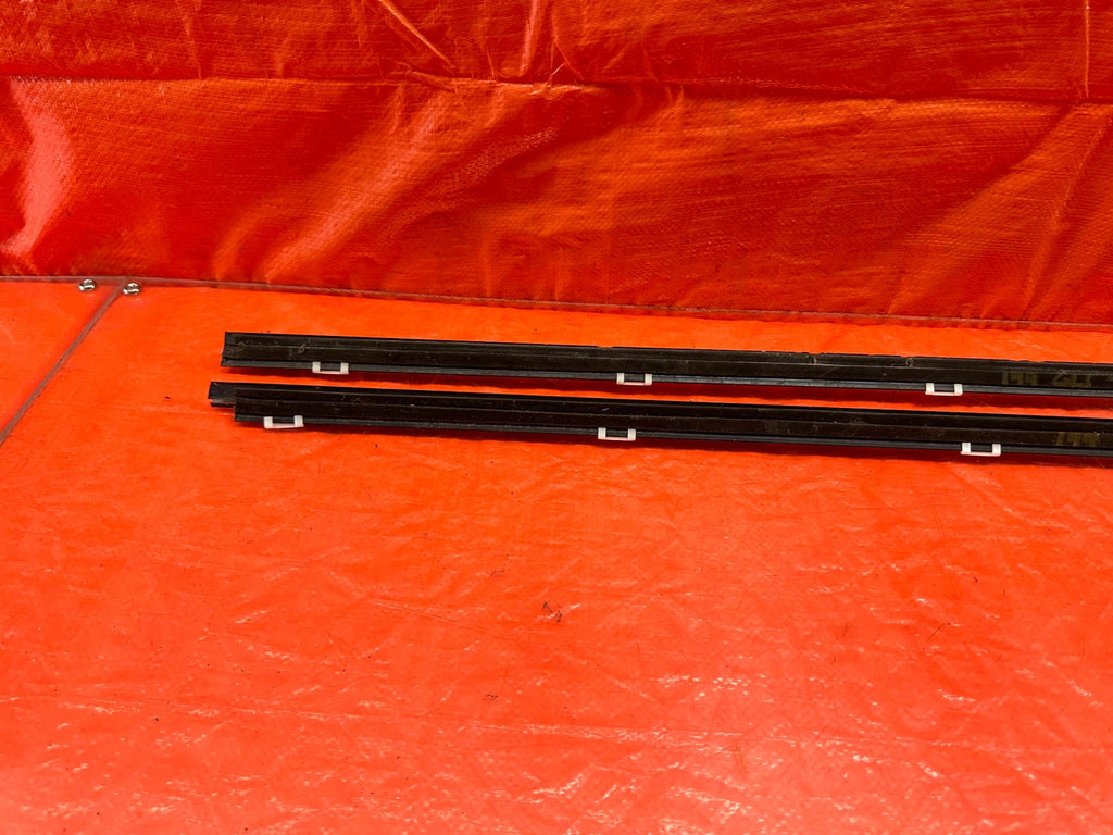 92 93 HONDA CIVIC COUPE & HATCH / EXTERIOR DOOR WINDOW GLASS TRIM SET LEFT RIGHT10