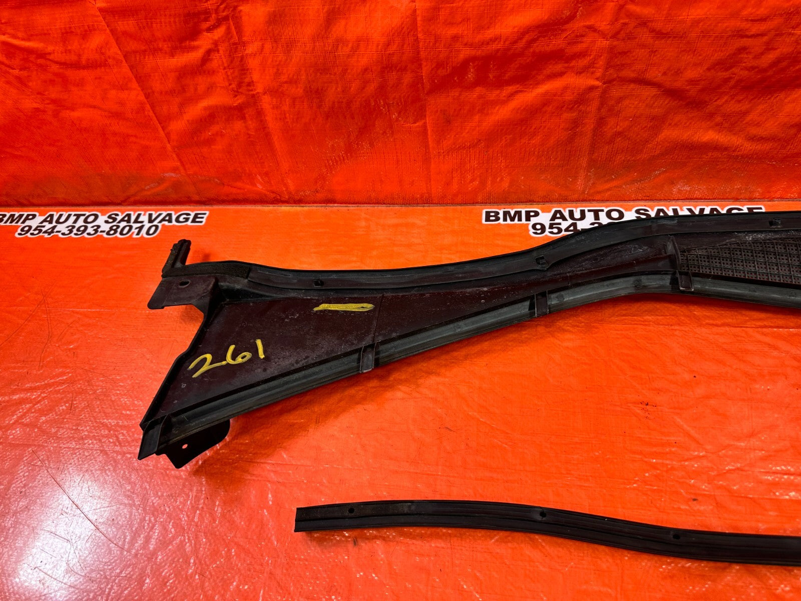 02 10 LEXUS SC430   WINDSHIELD WIPER COWL TRIM PLASTIC   OEM FACTORY #26115