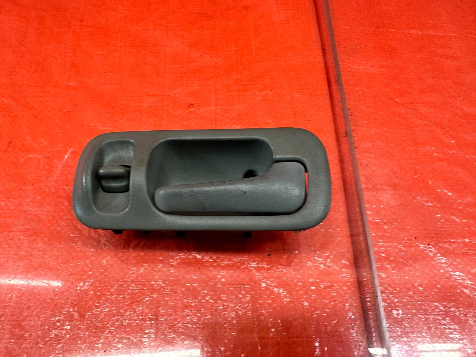 95 97 HONDA ODYSSEY   INTERIOR DOOR HANDLE PASSENGER RIGHT REAR   OEM #1935