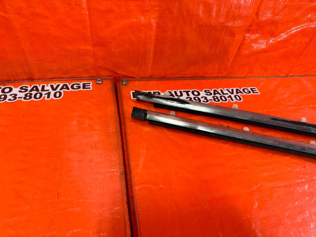 97 01 HONDA PRELUDE   EXTERIOR DOOR WINDOW GLASS TRIM SET LEFT RIGHT   OEM #25910