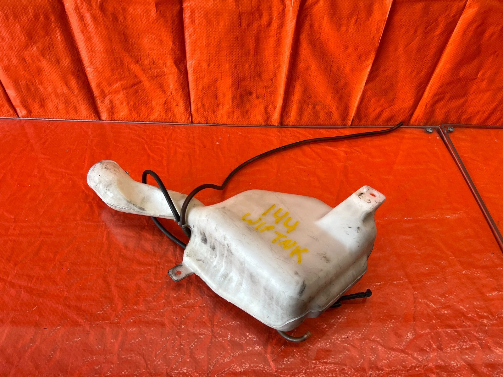 94 96 ACURA INTEGRA 2D   WINDSHIELD WIPER RESERVOIR WIPER TANK MOTOR  OEM #1440