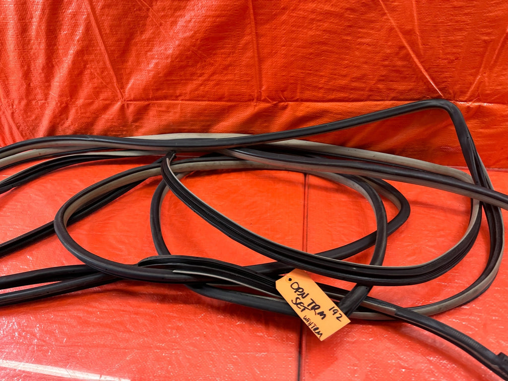 07 08 INFINITI G35 SEDAN   DOOR TO CHASSIS OPEN TRIM   FRONT REAR BLACK & GRAY7