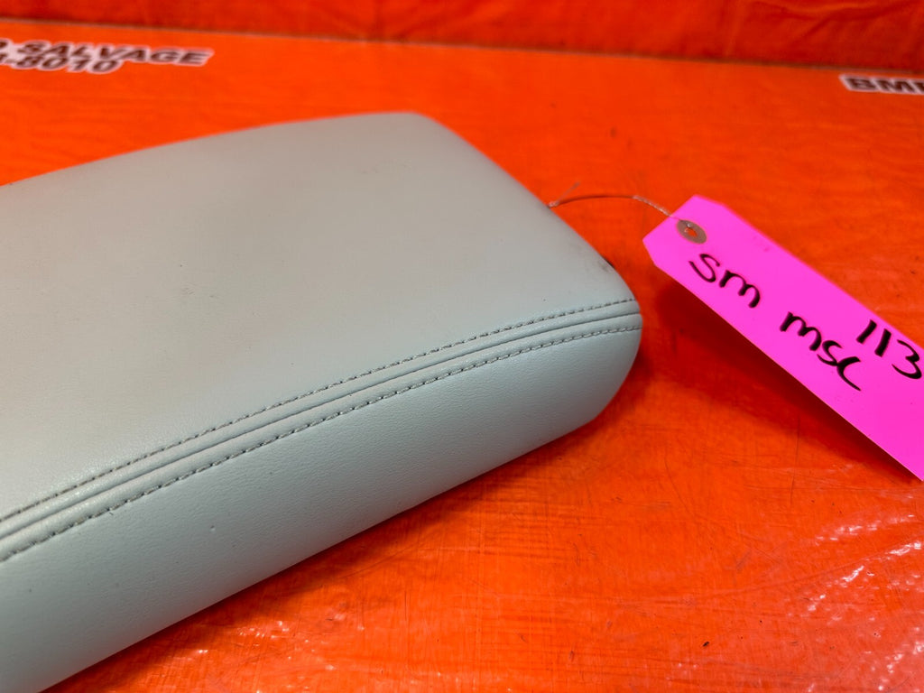 16 20 INFINITI Q50   LEATHER ARM REST CENTER CONSOLE COVER LID   IVORY / GRAY 134