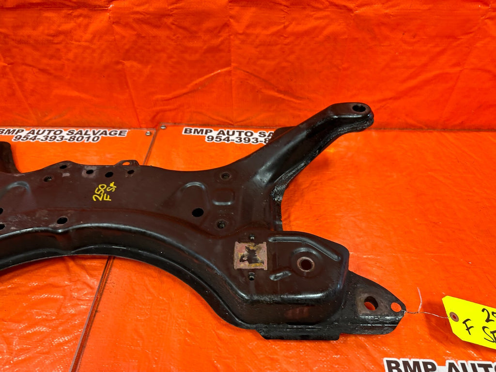 00 05 TOYOTA CELICA   FRONT SUBFRAME CROSSMEMBER K FRAME ENGINE CRADLE   OEM 2506