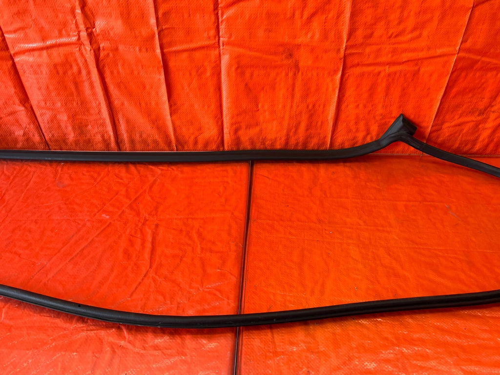13 18 ACURA RDX PASSENGER RIGHT FRONT DOOR WEATHER STRIP SEAL GASKET OEM 1535