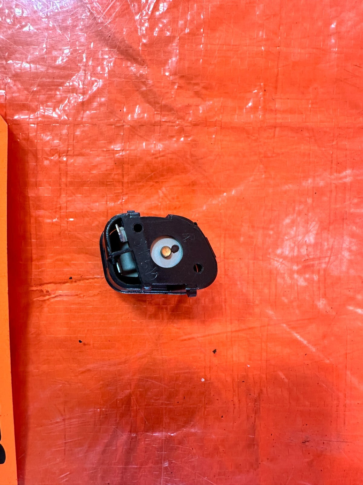 92 96 HONDA PRELUDE   STEERING WHEEL MOUNTED RIGHT HORN BUTTON   OEM #2736