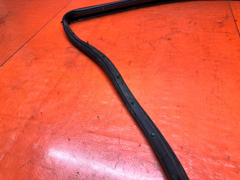 92 96 HONDA PRELUDE RIGHT DOOR WEATHERSTRIP SEAL OEM #33211