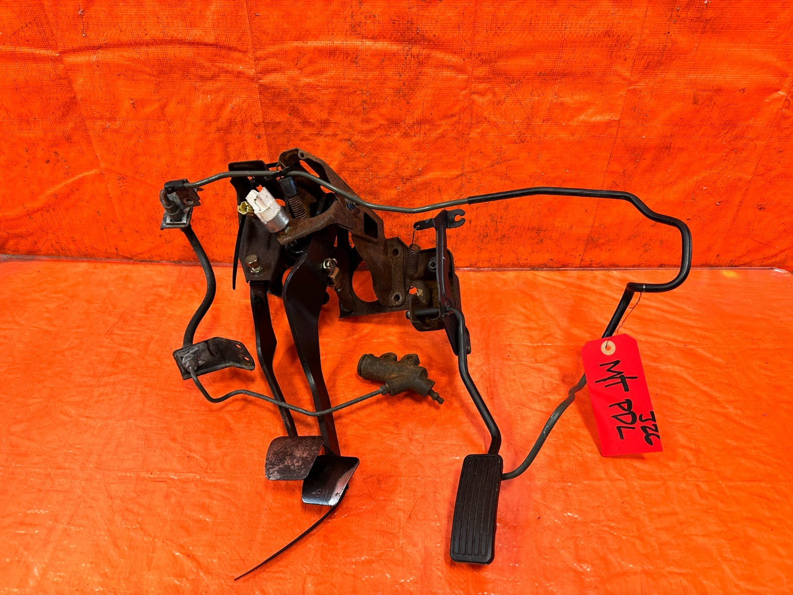 92 95 HONDA CIVIC   5 SPEED MANUAL PEDALS   BRAKE GAS CLUTCH   OEM #3270