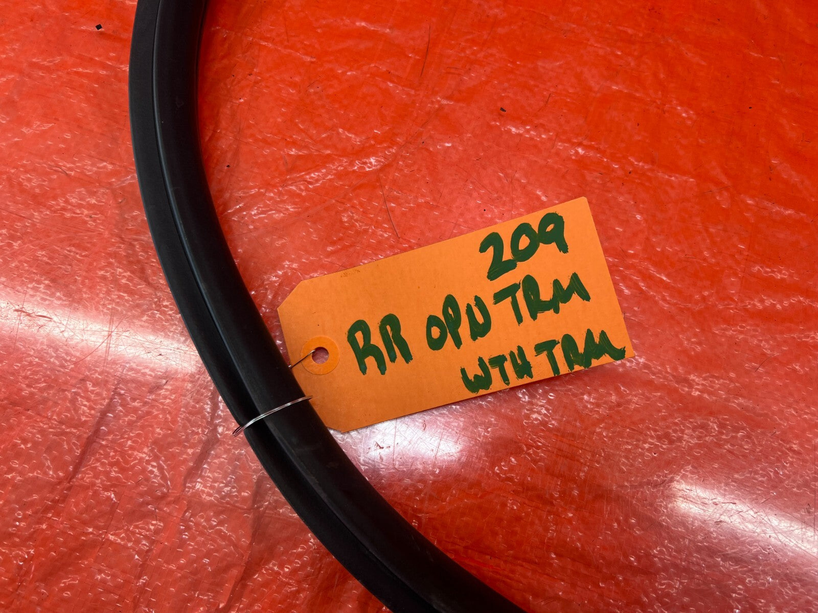 04 08 ACURA TSX   RIGHT REAR   DOOR TO CHASSIS WEATHER STRIP OPEN TRIM OEM #2094