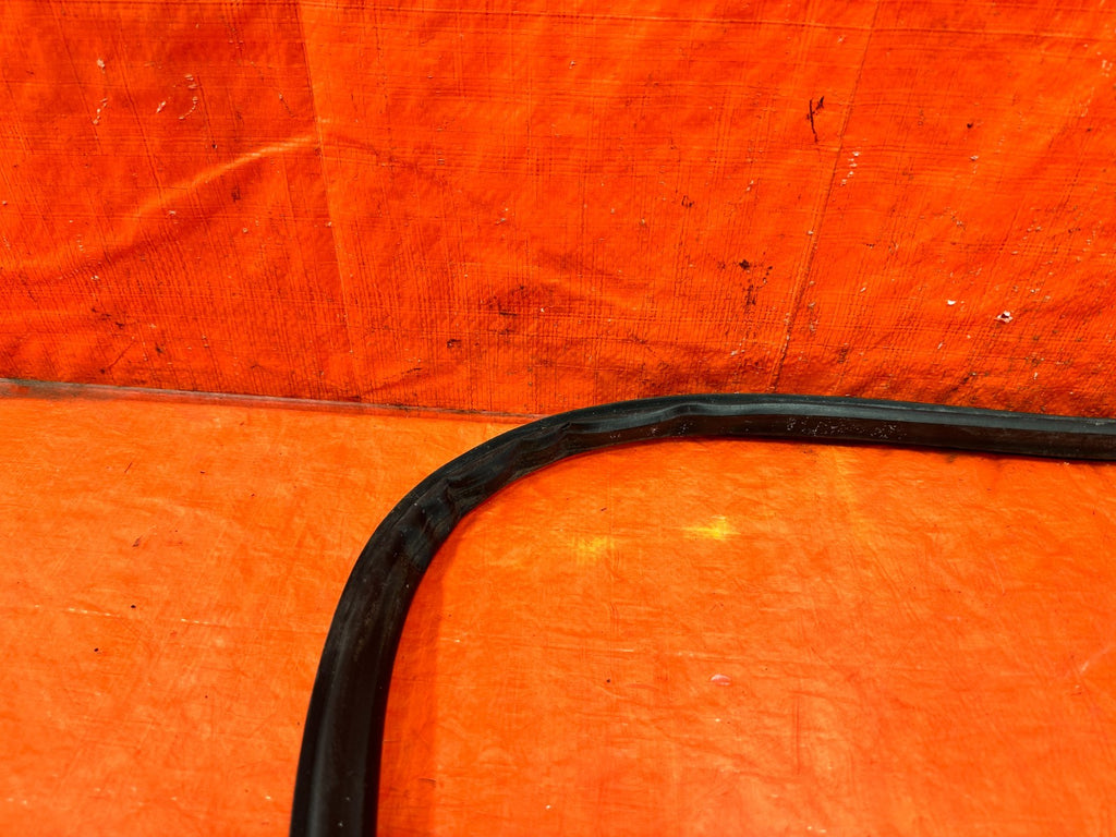 00 09 HONDA S2000   DRIVER LEFT DOOR MOUNTED WEATHER STRIP   OEM #S2K5