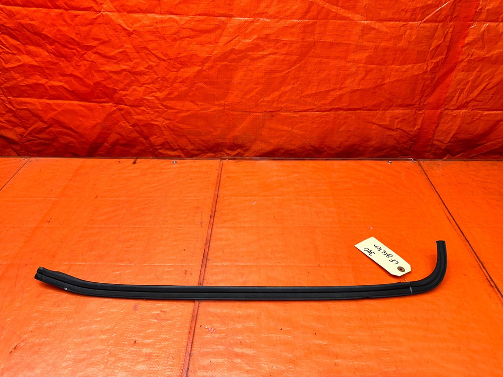 94-01 ACURA INTEGRA 4D SEDAN LEFT DRIVER WINDSHIELD WEATHERSTRIP SEAL #3404