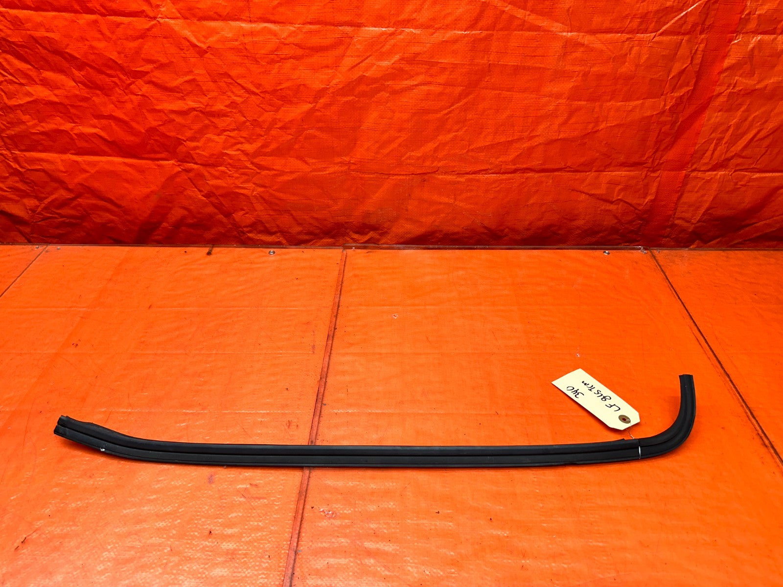 94-01 ACURA INTEGRA 4D SEDAN LEFT DRIVER WINDSHIELD WEATHERSTRIP SEAL #3404