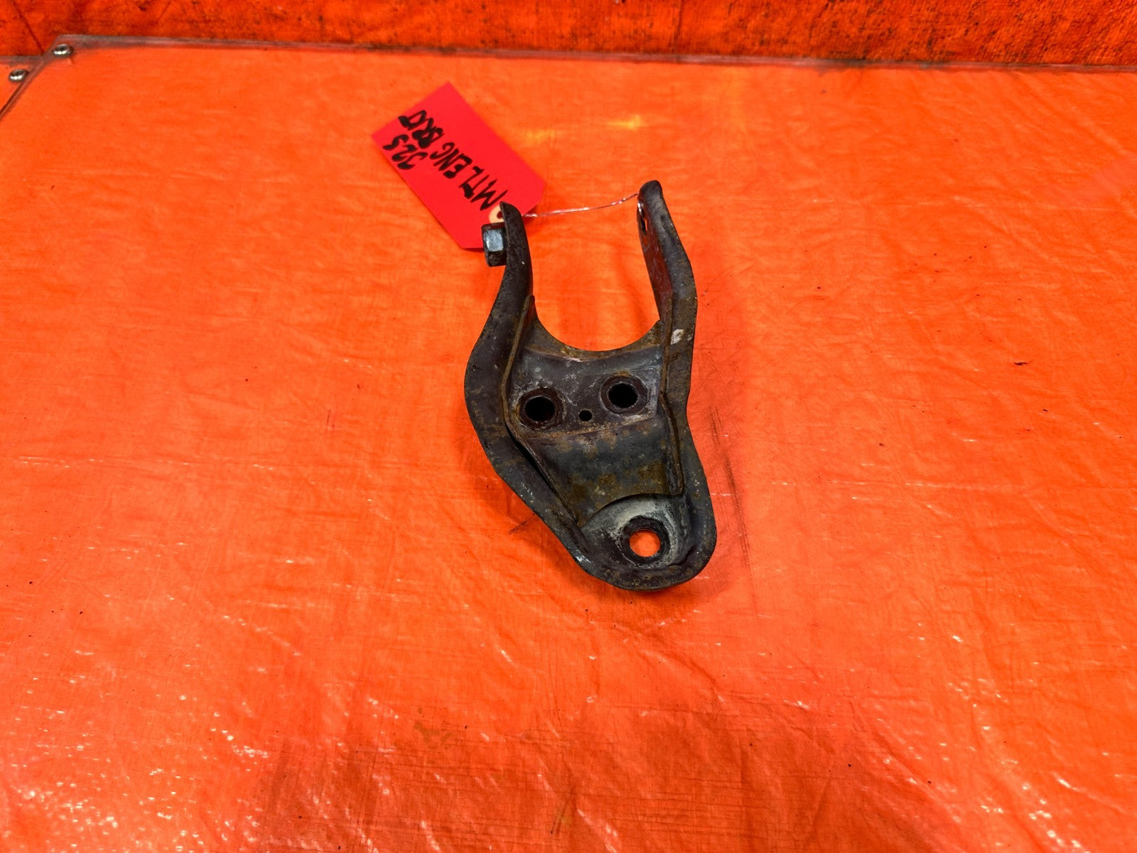 90 91 HONDA CIVIC HATCH   D16A6 5 SPEED MANUAL REAR TRANSMISSION BRACKET OEM 3257