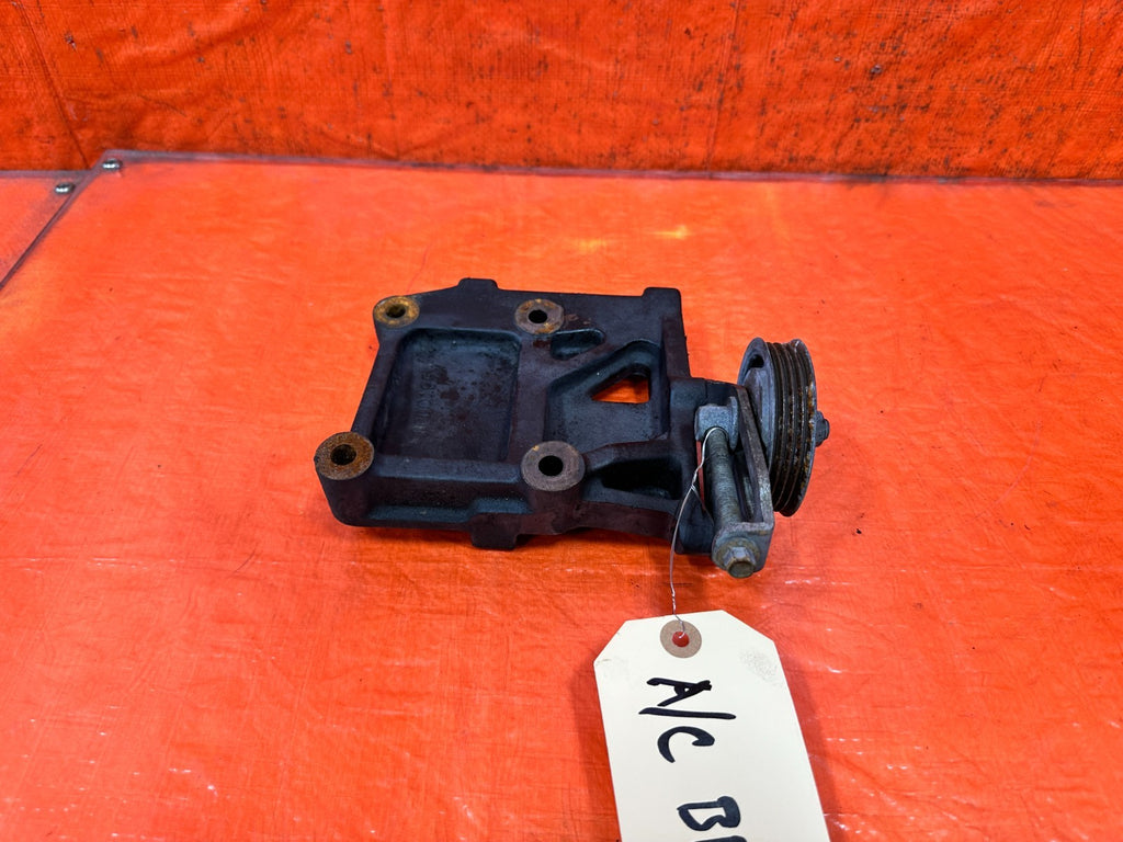 90 91 HONDA CIVIC HATCH   D16A6 AIR CONDITIONING AC COMPRESSOR PUMP BRACKET 3254