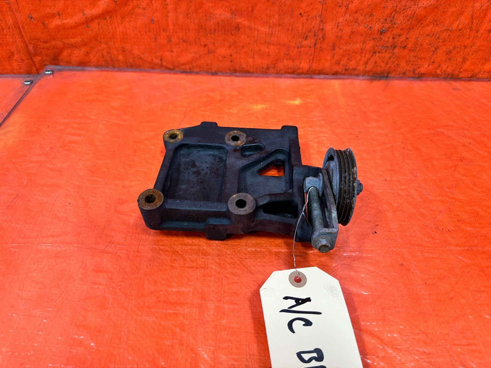 90 91 HONDA CIVIC HATCH   D16A6 AIR CONDITIONING AC COMPRESSOR PUMP BRACKET 3254
