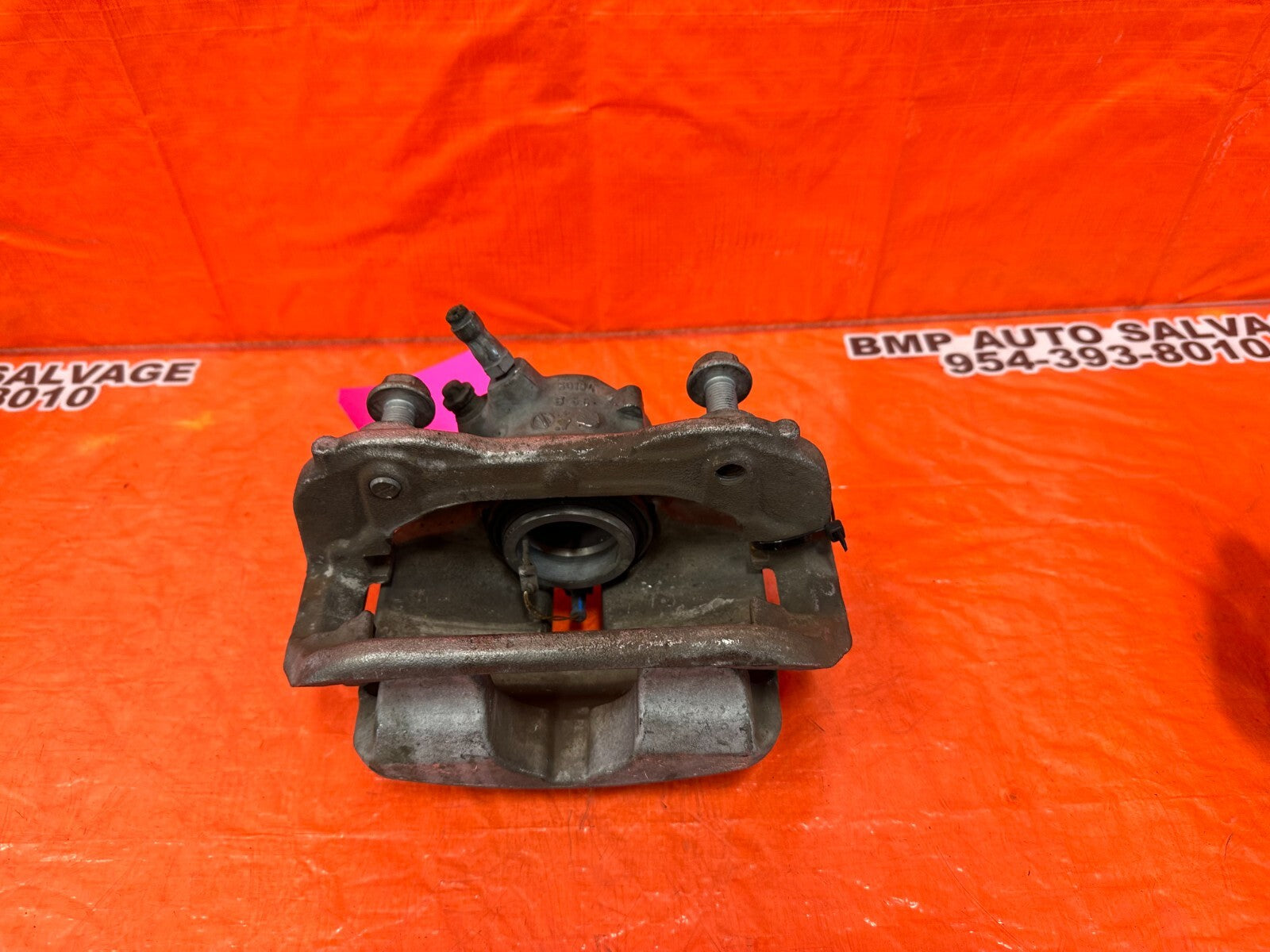 15 20 MERCEDES BENZ   W205   C300   NON SPORT   RIGHT FRONT BRAKE CALIPER OEM 14
