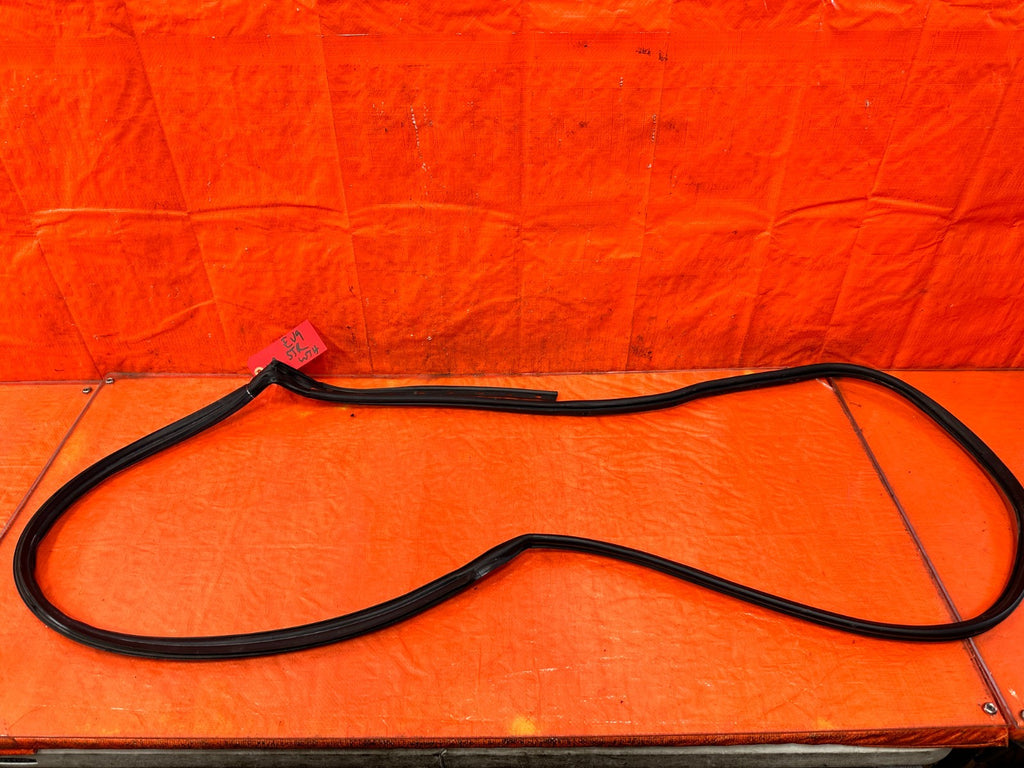 03 05 LANCER EVOLUTION EVO VIII IX 8 9   LEFT REAR DOOR WEATHER STRIP OEM EV90