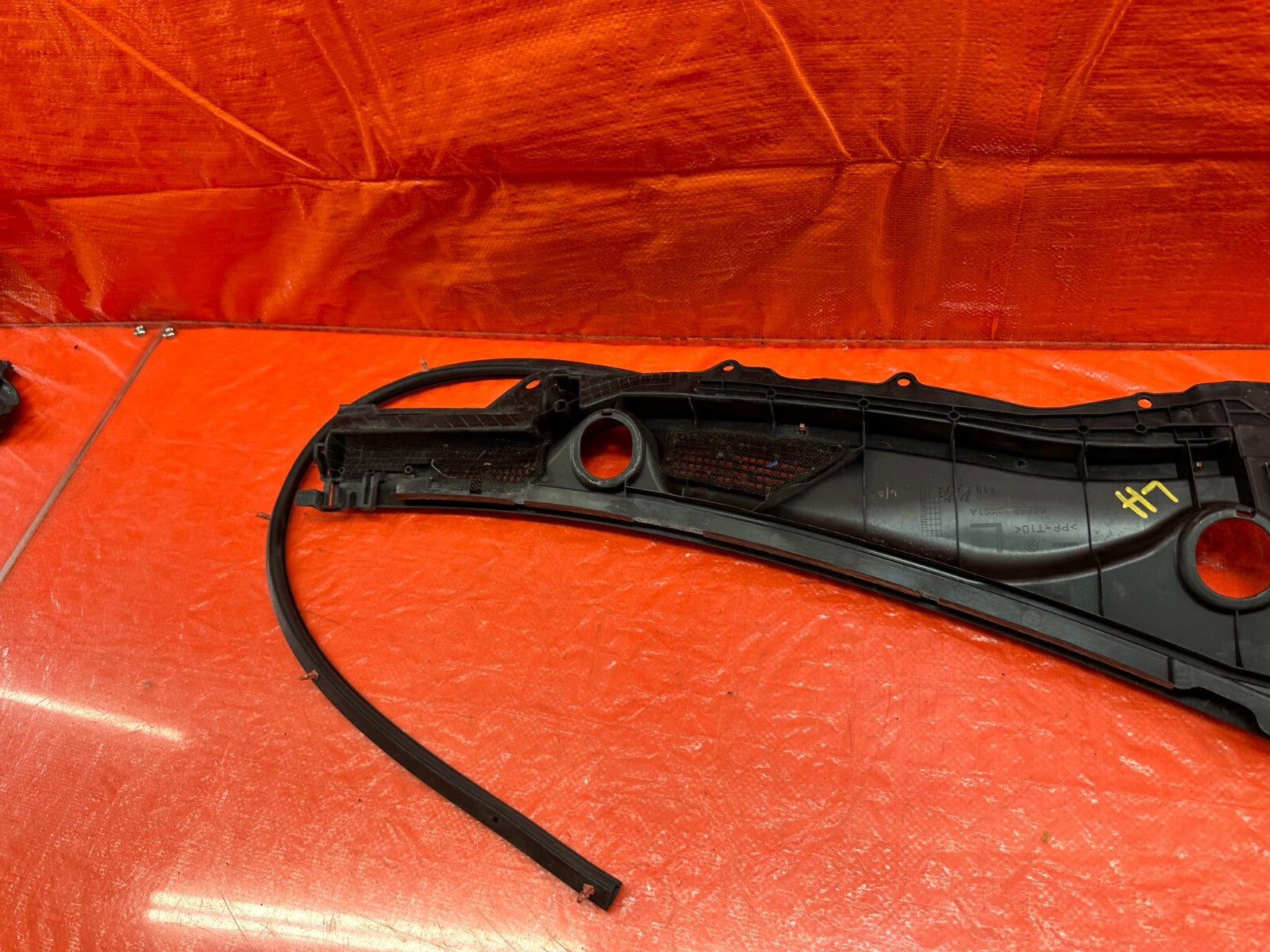 08 15 INFINITI G37 & Q60   2D COUPE   WIPER COWL TRIM   LEFT SIDE   OEM #20711
