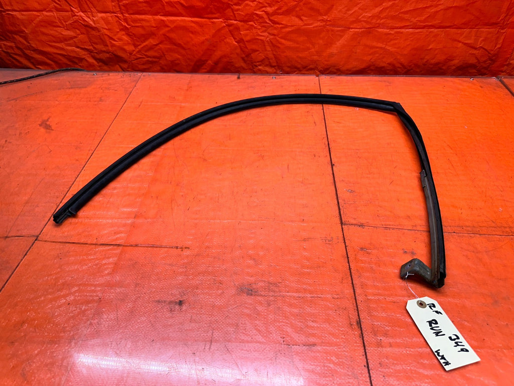 1994-2001 ACURA INTEGRA 2D PASSENGER RIGHT DOOR WINDOW RUN CHANNEL OEM #3490