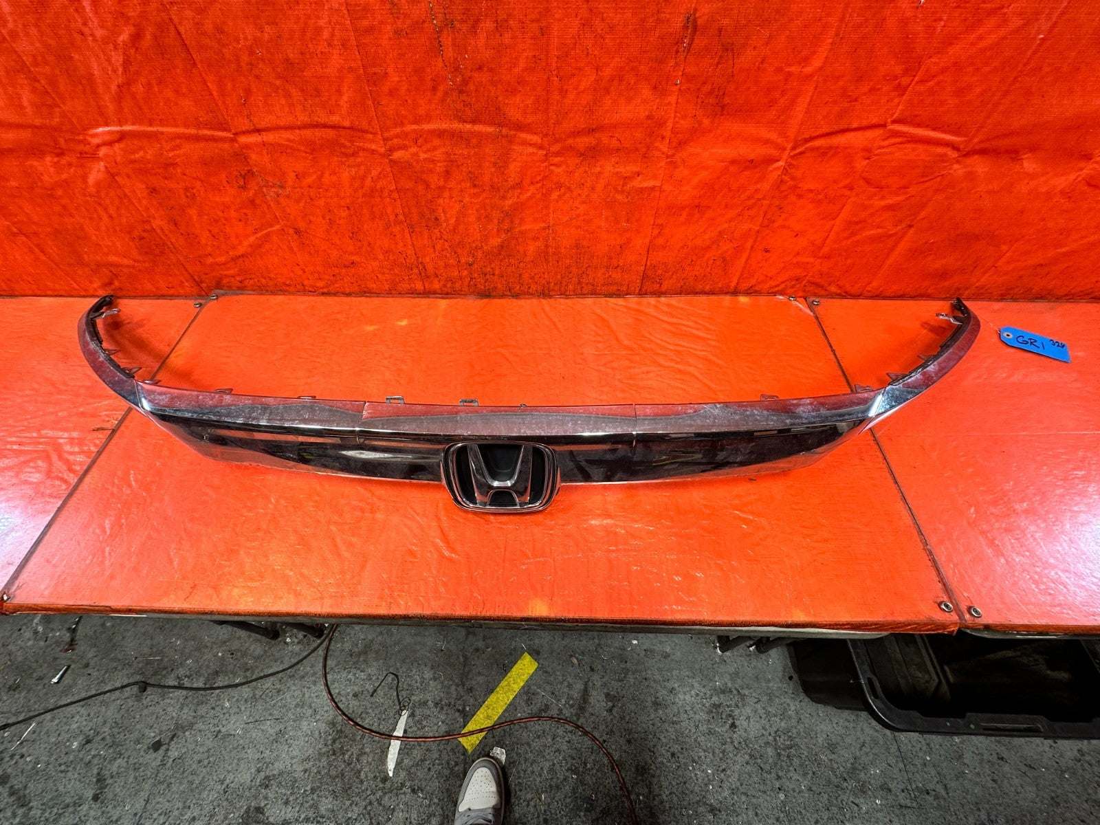 18 22 HONDA ACCORD 1.5L   FRONT BUMPER GRILLE ASSEMBLY   LOOK THERES DAMAGE OK!0