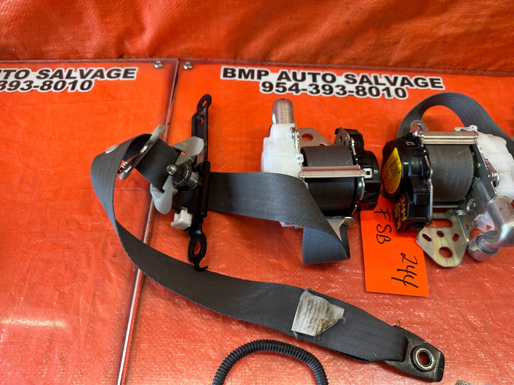 07 09 LEXUS ES350   LEFT & RIGHT FRONT SEAT BELTS   GRAY COLOR   OEM FACTORY 24412