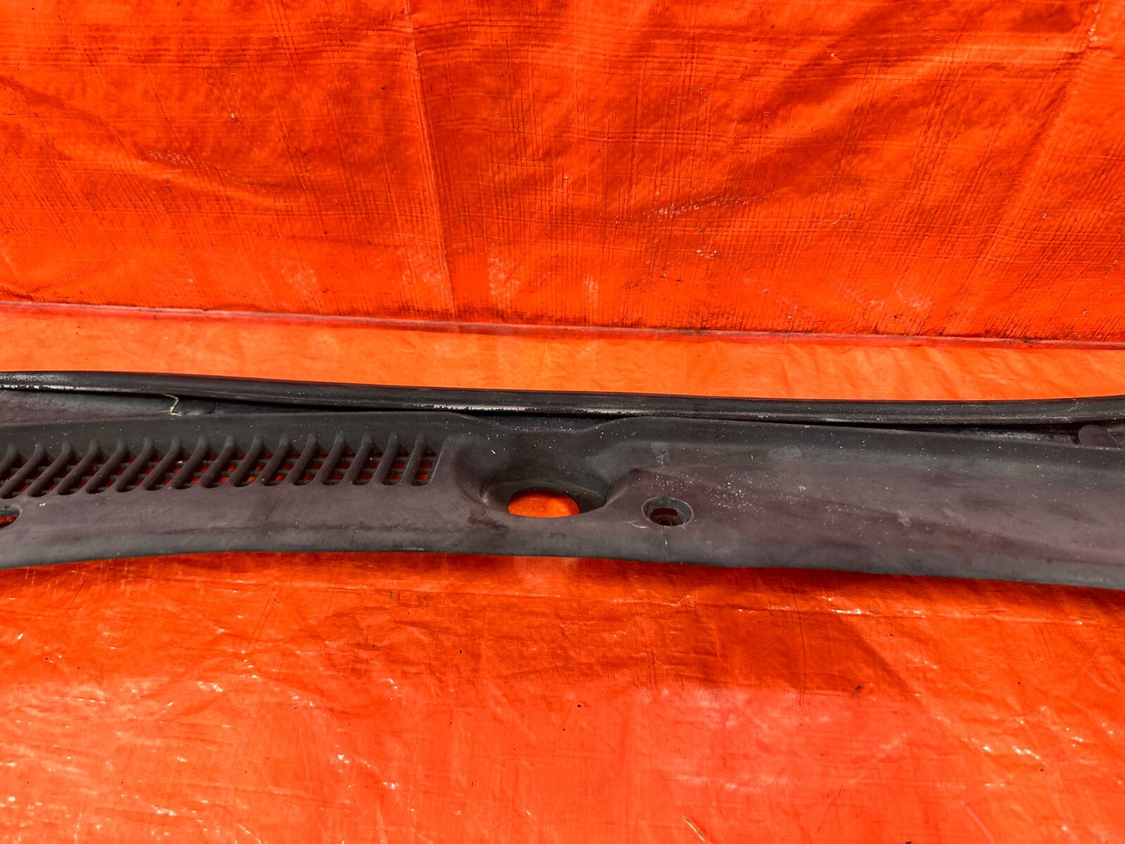 88 91 HONDA CRX & CIVIC HATCH   WINDSHIELD WIPER COWL TRIM PLASTIC   OEM #2775