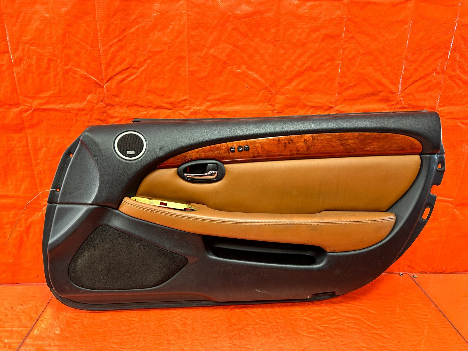 02 05 LEXUS SC430   PASSENGER RIGHT DOOR PANEL   BLACK N PEANUT BUTTER OEM 2880