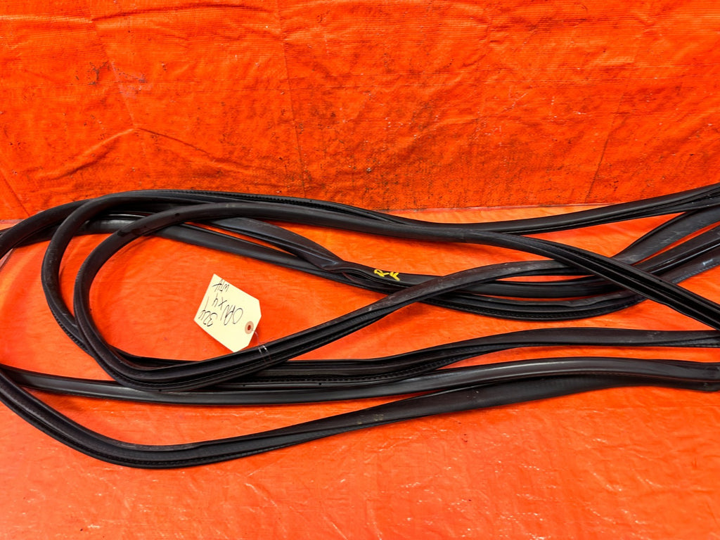 18-22 HONDA ACCORD - LEFT RIGHT FRONT REAR DOOR TO CHASSIS OPEN TRIM OEM 3249