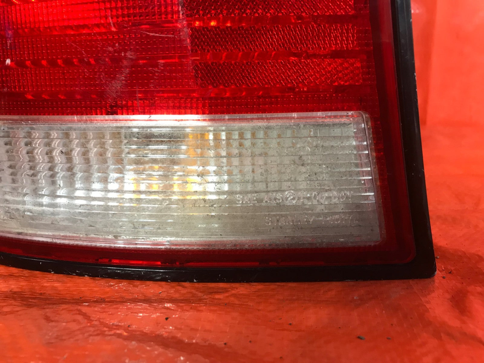 OEM 2004 04 MITSUBISHI DIAMANTE DRIVER LEFT TAIL LIGHT LAMP L LH2