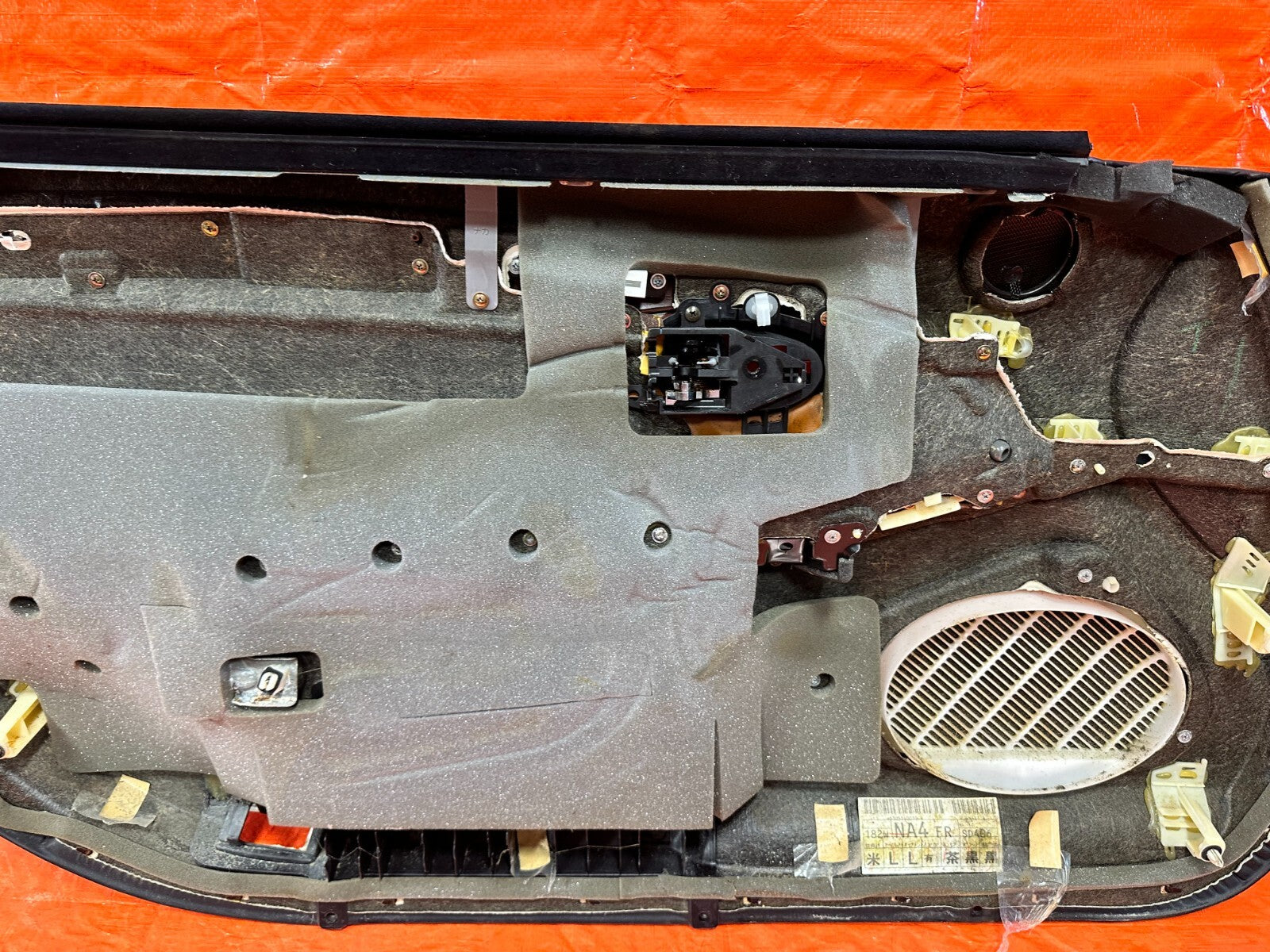 02 05 LEXUS SC430   PASSENGER RIGHT DOOR PANEL   BLACK N PEANUT BUTTER OEM 28818
