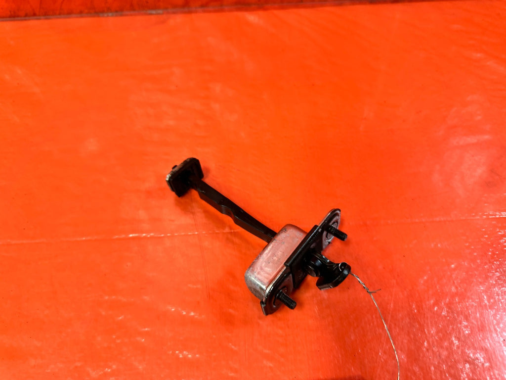10 16 HYUNDAI GENESIS COUPE PASSENGER RIGHT DOOR CHECKER HINGE ARM STOPPER #3023