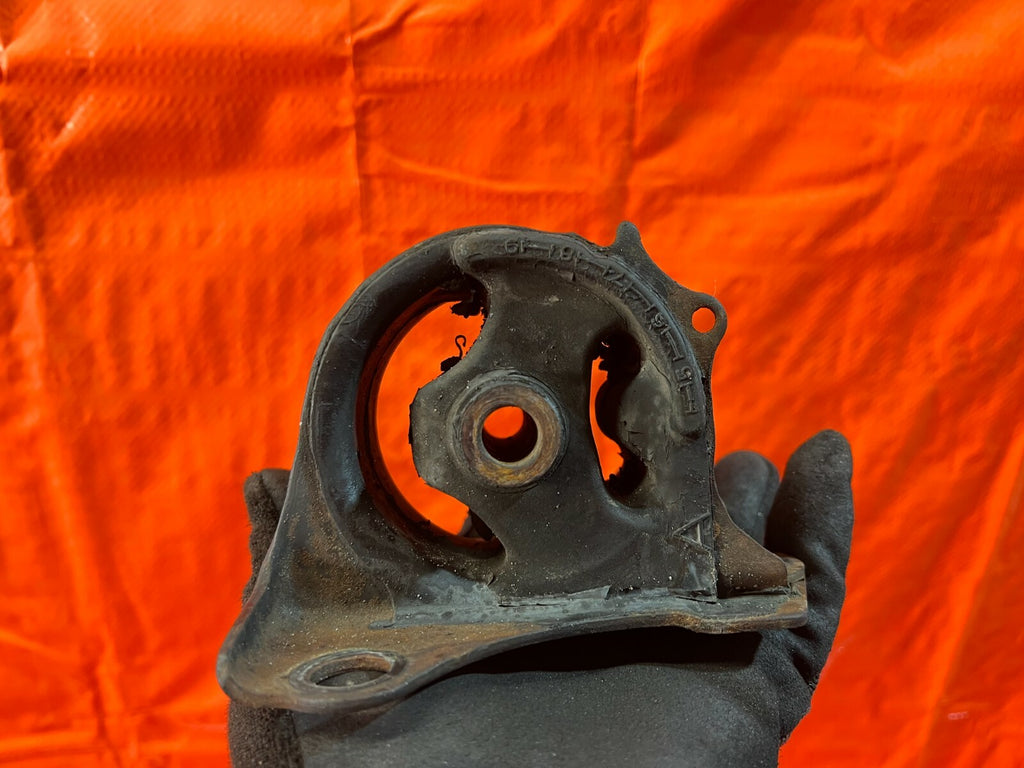 96 00 HONDA CIVIC   TRANSMISSION MOUNT   PASSENGER RIGHT SIDE   A/T M/T   OEM 944