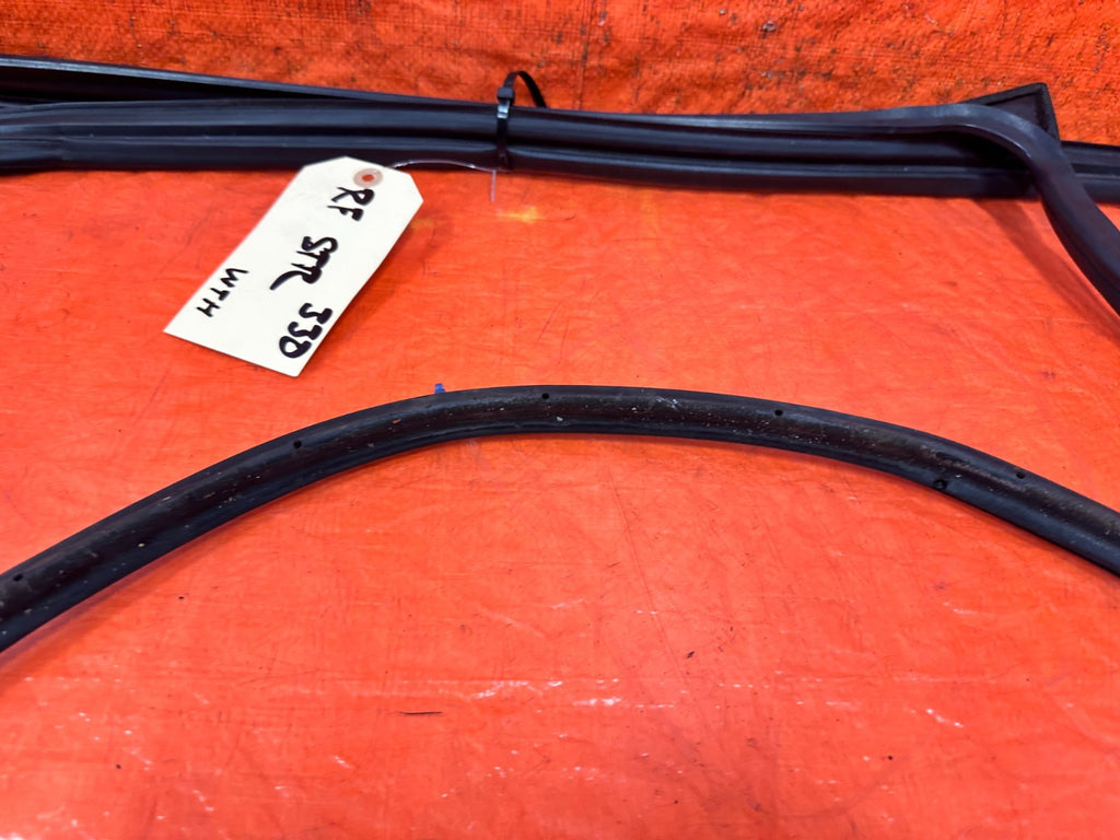 04 08 ACURA TSX RIGHT PASS FRONT DOOR WINDOW WEATHERSTRIP SEAL OEM #3308