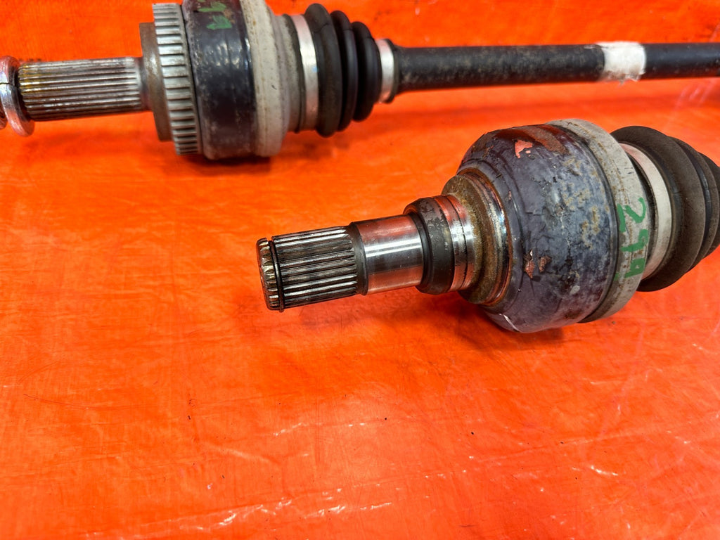 13 16 HYUNDAI GENESIS COUPE 3.8L   AUTO TRANS   LEFT AND RIGHT AXLES OEM 2999